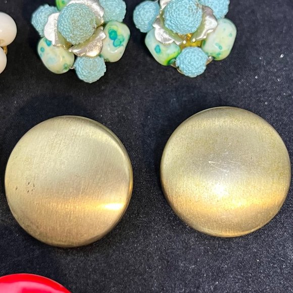 Lot of 5 Gold Tone Clip On Button/Cluster Earrings (3541) - Picture 5 of 7